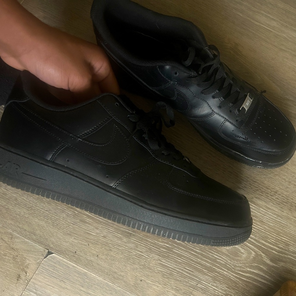 Black air forces kinda brand new